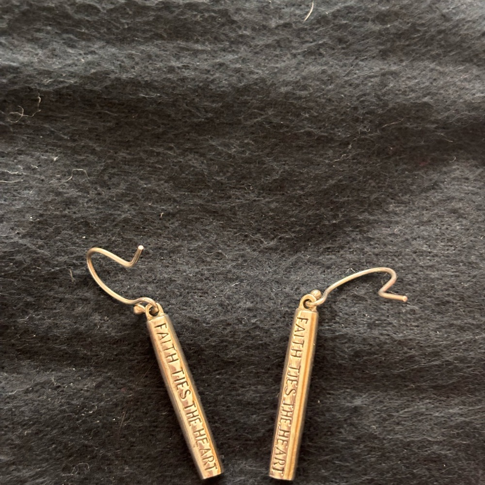 Silver Faith ties the Heart” Earrings